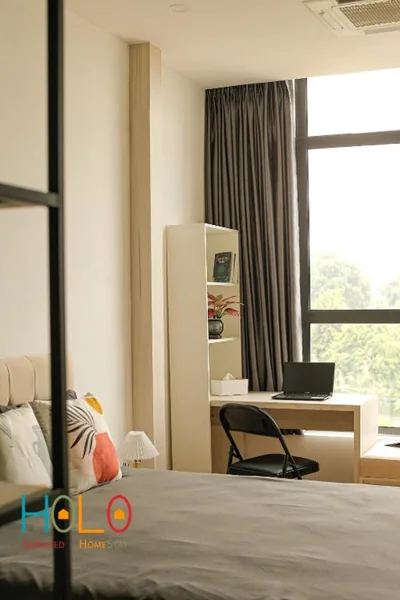 Queensizekamer met balkon — HoLo Kim Ma Hanoi - Serviced Homestay